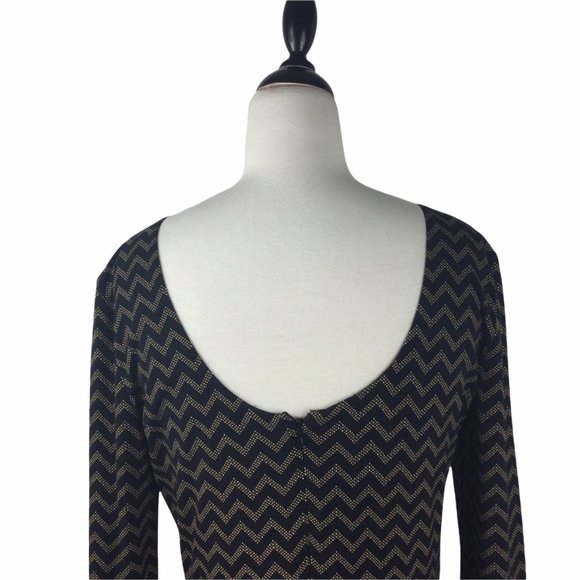 CeCe Black w/ Chevron Striped Pattern, Bell Sleeves, Small - Picture 6 of 8